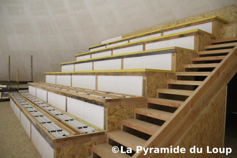 Chantier de la Pyramide du Loup, estrade