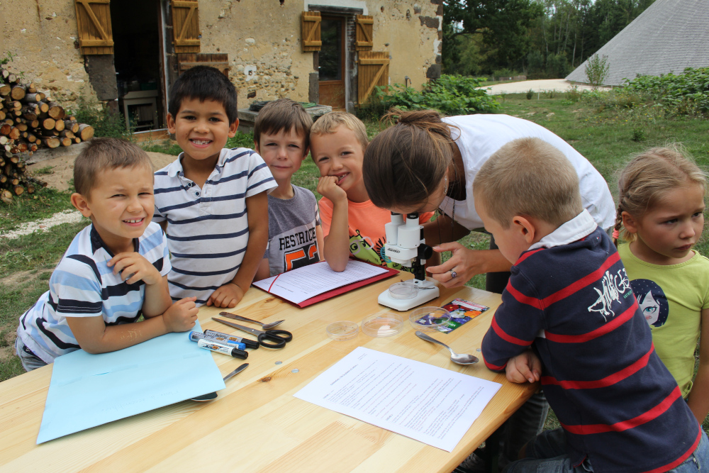 Animation avec les enfants à la Pyramide du Loup