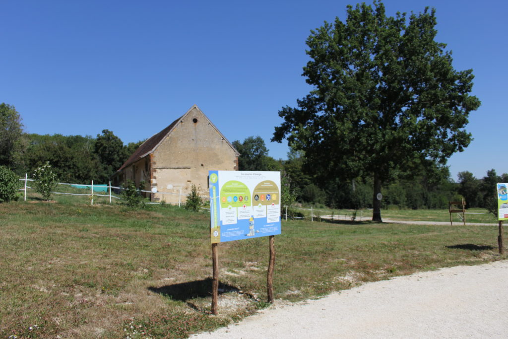 Affiche sur les sources d'énergies à la Pyramide du Loup