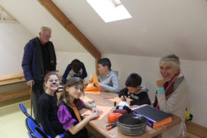 Les enfants fêtes Halloween à la Pyramide Du Loup