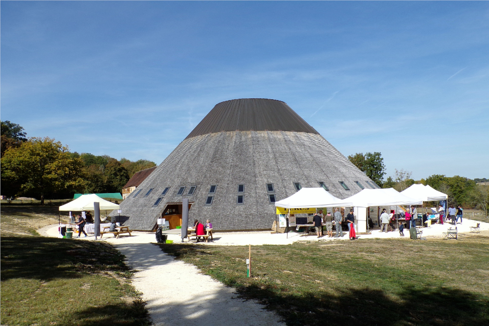 Stand à la Pyramide du Loup