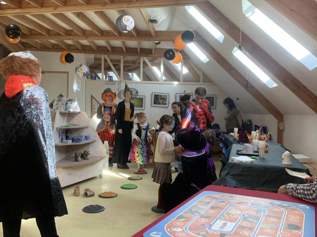 Goûter et ateliers avec Ensemble pour voir 89 à la Pyramide du loup3